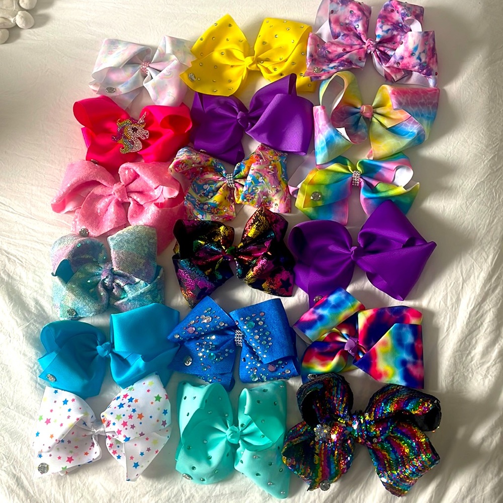 18 PCS Jojo Siwa Hair Bows (PREOWNED IN GREAT CONDITION)